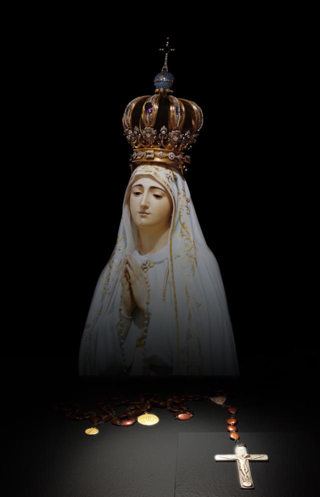 Nossa Senhora de Fátima com o rosário